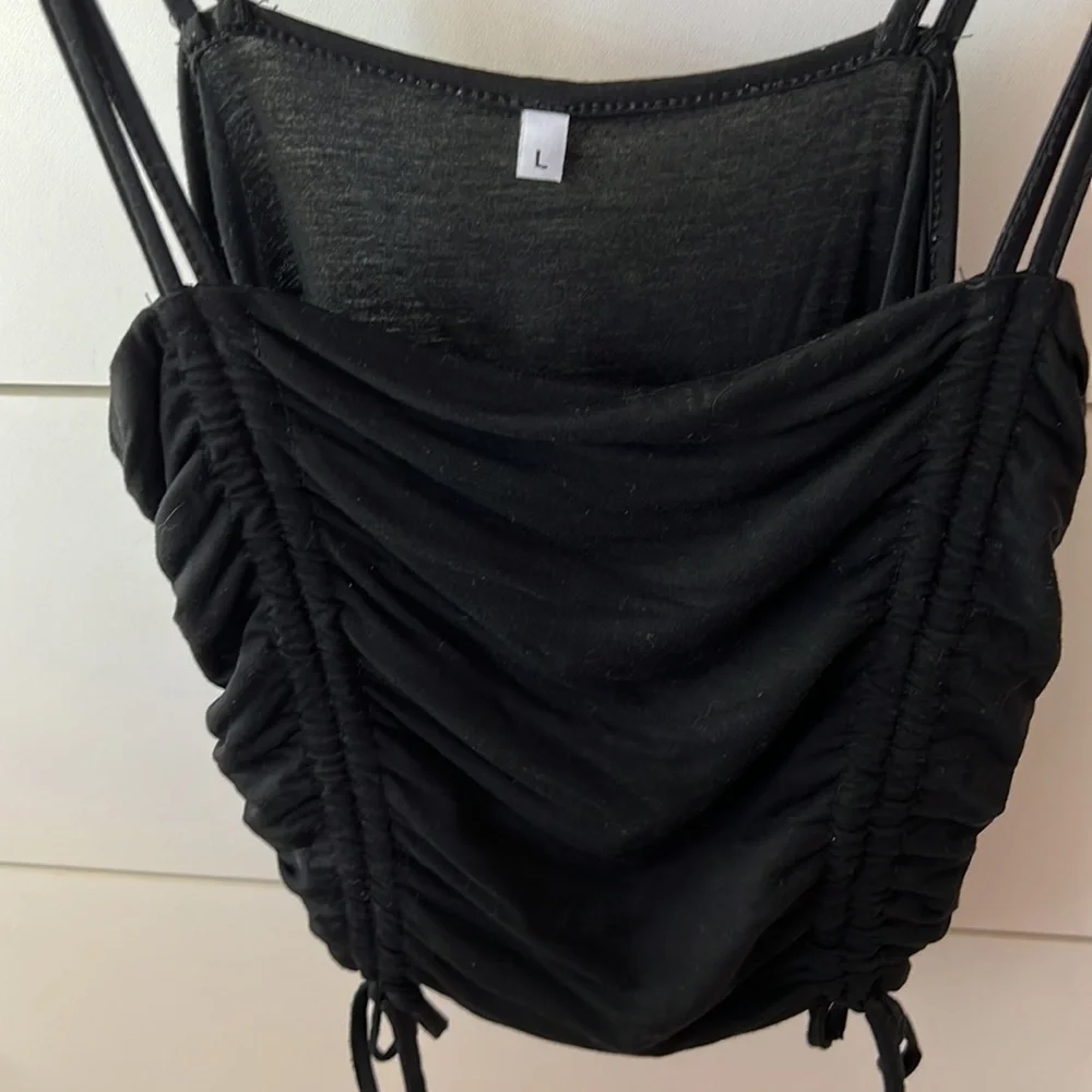 BLACKED RUCHED TANK TOP - Picture 2 of 2